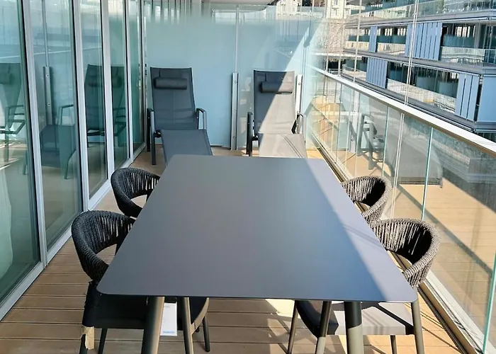 Casa Piano Waterfront Wifi Free Parking דירה *
